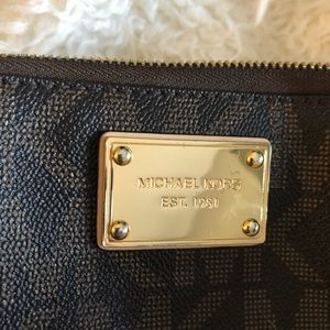 Micheal Kors Wallet/Wristlet